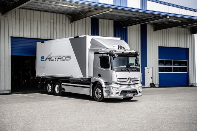 Daimler, Traton a Volvo dají společně 500 milionů eur na výstavbu dobíjecích stanic pro elektrické nákladní auta a autobusy. Ilustrační foto.