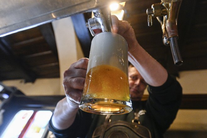 Češi loni vypili 136 litrů piva na hlavu. Na točené si už zajdou jen svátečně. A bude hůř