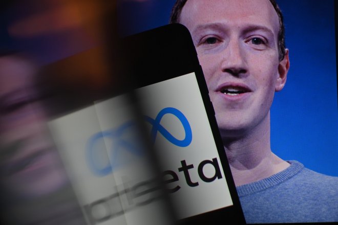 Čistý zisk americké internetové společnosti Meta Platforms, která je majitelem sociálních sítí Facebook a Instagram či komunikační služby WhatsApp, se v prvním čtvrtletí meziročně snížil o 24 procent na 5,71 miliardy dolarů.