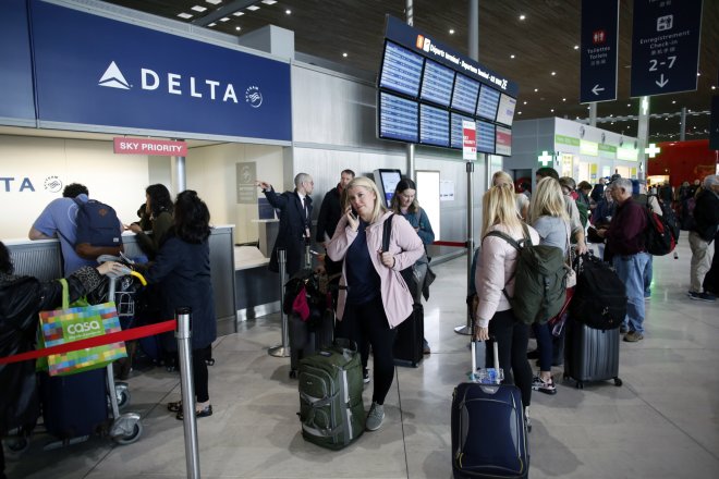 Americká letecká společnost Delta Air Lines v prvním čtvrtletí snížila ztrátu na 363 milionů dolarů.