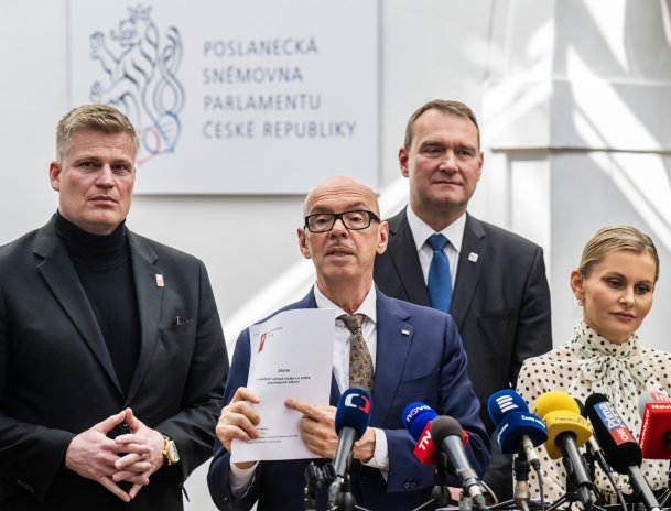 Ministr kultury Oto Klempíř (Motoristi sobě) představuje novinky ve financování ČT a ČRo