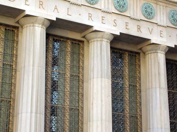 Americký Fed podle očekávání opět zvedl sazby. Jsou nejvýše za 23 let