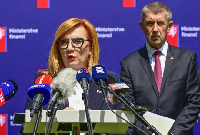 Alena Schillerová a Andrej Babiš mohou víc utrácet