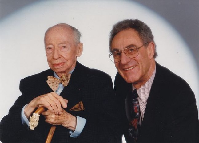 André Kostolany a finančník a publicista Gottfried Heller (vpravo)