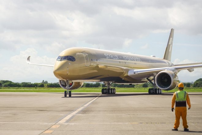Starlux Zlatý Airbus