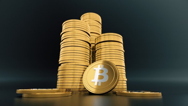 Bitcoin zase roste na ceně. Vyplatí se do něj investovat?