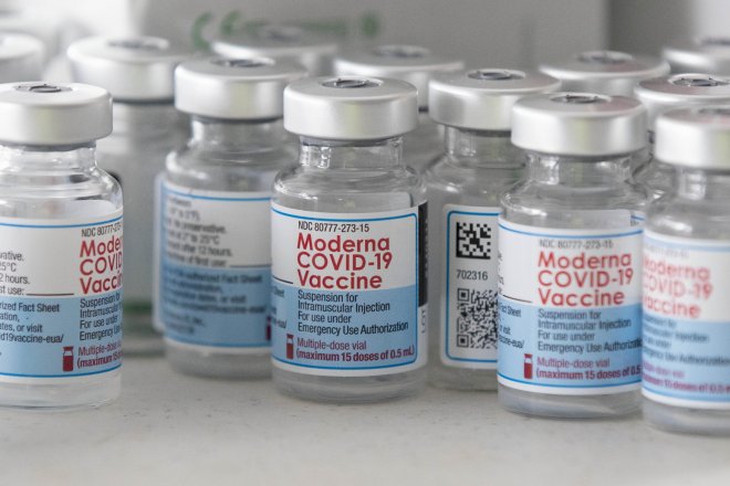 Vakcína od Moderny je účinná i na nebezpečnější mutaci koronaviru, která nese označení delta.