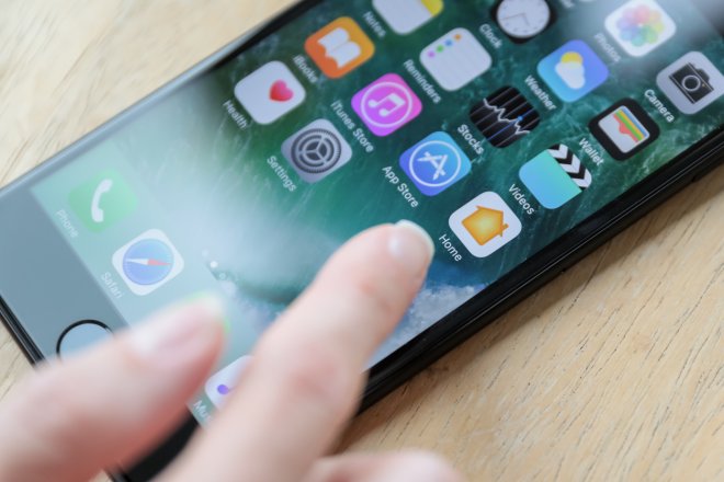 Apple upouští od zvýšení výroby iPhonů