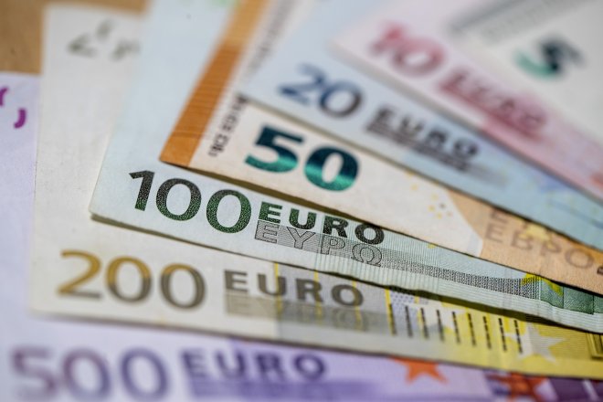 Evropě brzy dojde dech. Roste díky spotřebě, ale investice se propadají, jako by přišla recese