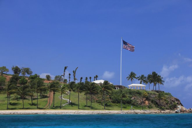 Hříšné ostrovy na Amerických Panenských ostrovech z Epsteinovy pozůstalosti koupil miliardář Deckoff. Dostal obří slevu