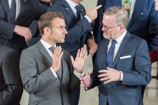 Český premiér Petr Fiala a francouzský prezident Emmanuel Macron v Praze