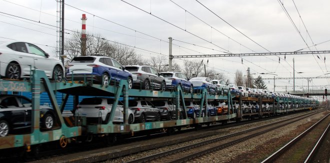 Česko v březnu táhl export a stavebnictví. Průmysl ale zůstává varováním