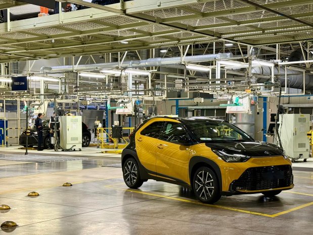 Malé auto, velká mise. Toyota v Kolíně vyrábí dostupný městský hybrid. Cena startuje na 399 tisících