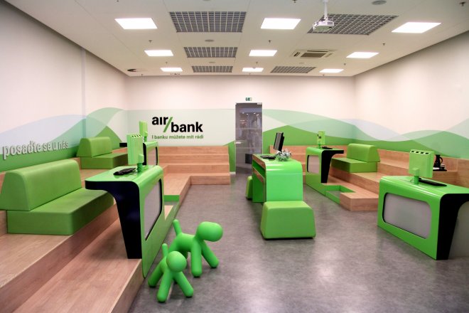 Skupině Air Bank loni klesl čistý zisk o 14 procent. Ale kmen klientů banky roste