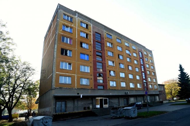 Panelový dům v Bílině na snímku z roku 2017