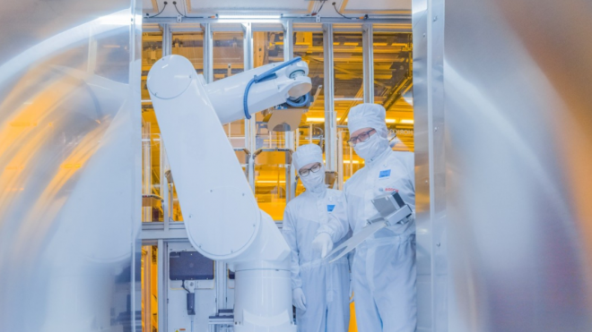 Bosch zprovoznil poblíž Drážďan továrnu na čipy. Investoval do ní miliardu eur.