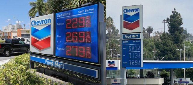 Rozdíl pěti let v ceně benzínu na amerických čerpacích stanicích společnosti Chevron. První snímek je z roku 2017, druhý z října 2022