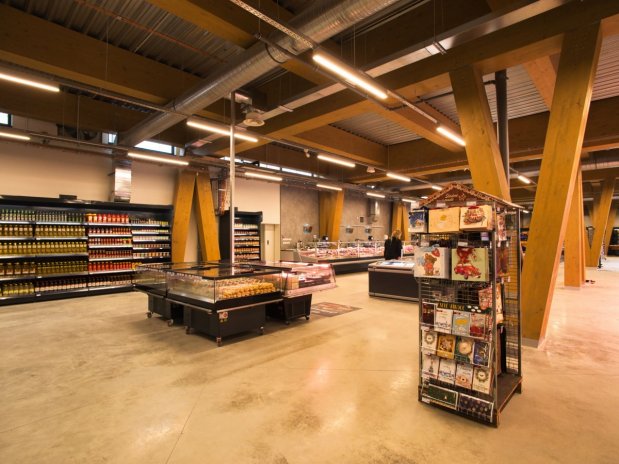 Nový COOP v Hustopečích prostorem nešetří. Zato s vodou ano