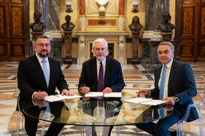 Podpisem společného memoranda a darovací smlouvy bylo zahájeno partnerství Národního muzea a Philip Morris ČR.
