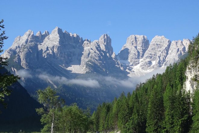 Italské pohoří Dolomity obsahuje minerál dolomit