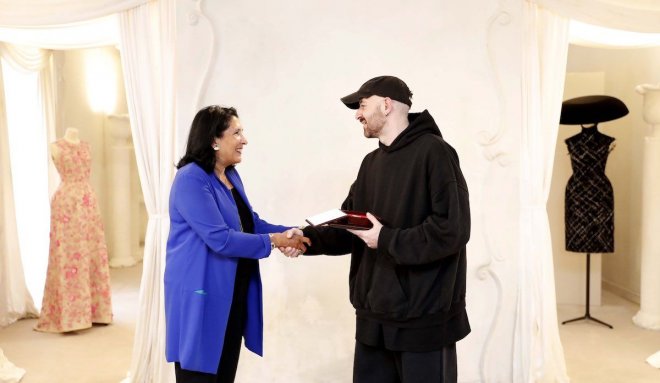 Kreativní otěže v Gucci přebírá Demna Gvasalia z Balenciagy