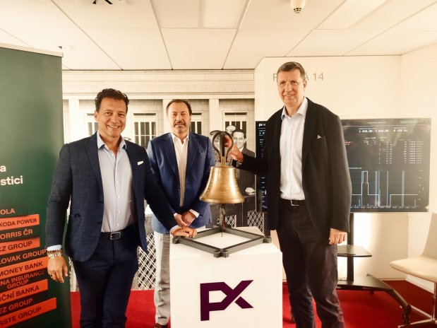 Jan Sýkora (vlevo), partner Wood & Company, Petr Koblic, generální ředitel pražské burzy a Vladimír Jaroš, CEO Wood & Company