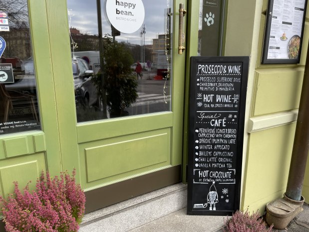 Svařák nabízejí i podniky v okolí Vinohradské ulice