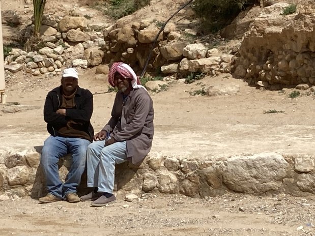 Beduínské tradice se mění. Z kočovníků se stávají řidiči a prodejci