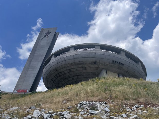 Chrám komunistické víry na hoře Buzludža