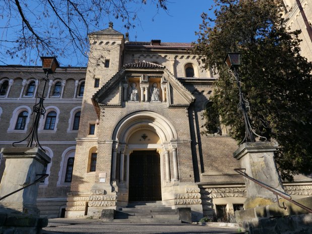 Klášter svatého Gabriela sloužil benediktinkám beuronské kongregace. Stojí v Holečkově ulici na pražském Smíchově.