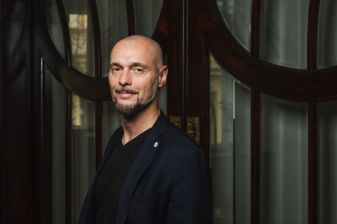 Regulace, která klade náročné požadavky, ještě nemusí být byrokratická, říká v rozhovoru předseda Státního úřadu pro jadernou bezpečnost (SÚJB) Štěpán Kochánek. Uznává, že jaderní regulátoři mají hledat cestu k vyšší efektivitě i zjednodušením.