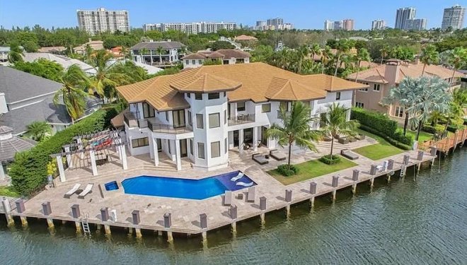 Lionel Messi po příchodu do Interu Miami koupil v exkluzivní čtvrti nedalekého Fort Lauderdale luxusní dům za 10,8 milionu dolarů.