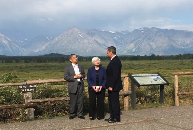 Na konferenci centrálních bankéřů z celého světa v Jackson Hole ve Wyomingu v roce 2017 se setkali tehdejší šéfka Fedu Janet Yellenová, tehdejší šéf Evropské centrální banky Mario Draghi a Haruhiko Kuroda, šéf Bank Bank of Japan.