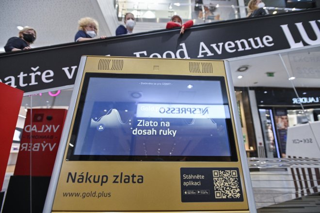 První automat na zlaté slitky v Česku stojí v OC Smíchov.