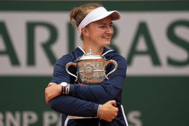 Tenistka Barbora Krejčíková získala na Roland Garros 39 milionů korun, v žebříčku letošních výher z turnajů je první.