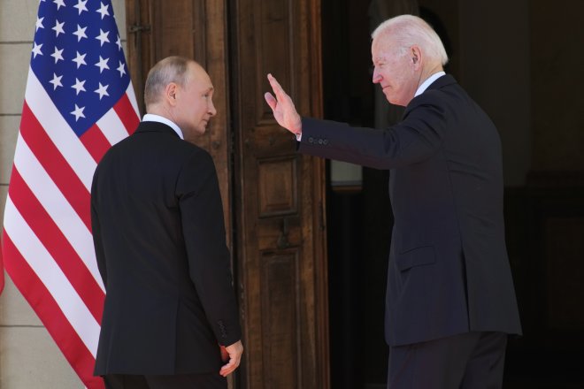 Americký prezident Joe Biden se svým ruským protějškem Vladimirem Putinem