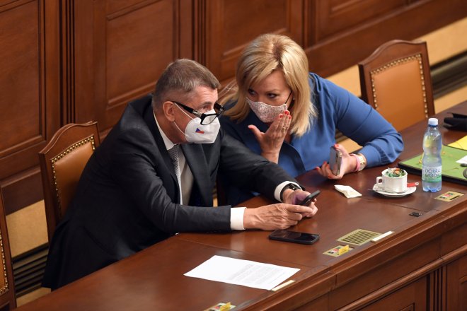 Premiér Andrej Babiš a ministryně financí Alena Schillerová ( oba za ANO)
