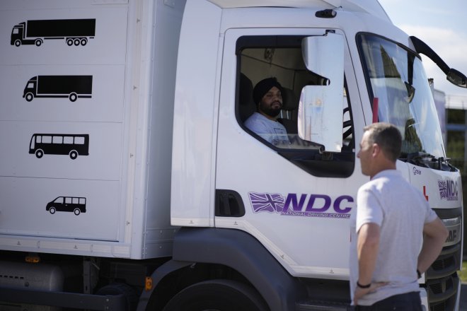 Británii chybí řidiči náklaďáků, zásobování vázne