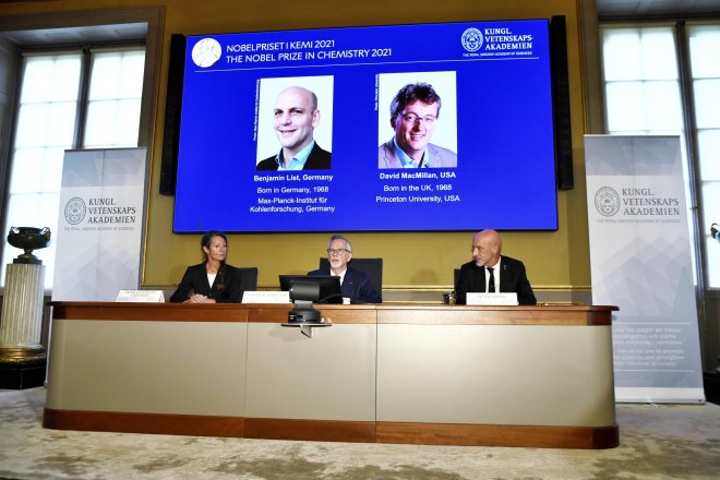 Nobelovu cenu za chemii letos získali společně Němec Benjamin List a britský rodák působící v USA David MacMillan