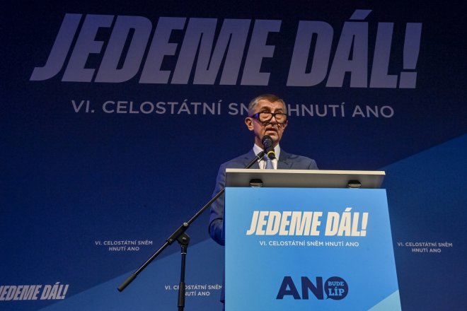 Andrej Babiš na sjezdu ANO podle očekávání obhájil post předsedy.