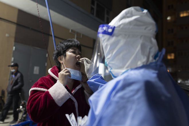 Pandemie nekončí. Čínská Šanghaj nasadila tvrdý lockdown