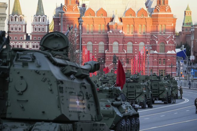 Moskva se připravuje na oslavy konce 2. světové války.
