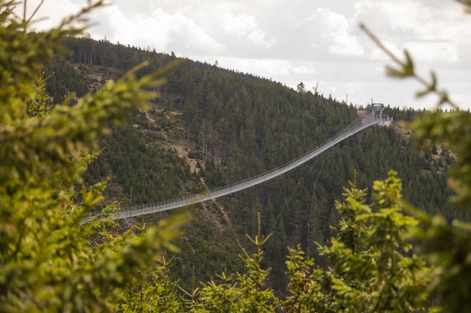 V Dolní Moravě na Orlickoústecku se v pátek otevře visutý most Sky Bridge.