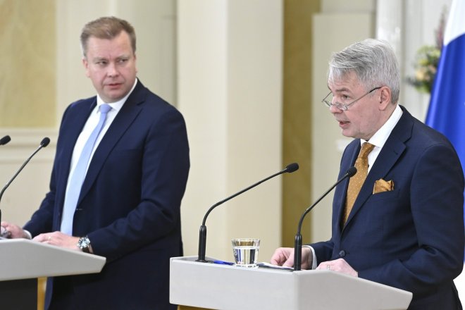 finský ministr obrany Antti Kaikkonen a ministr zahraničí Pekka Haavisto