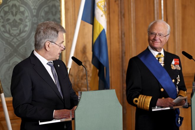 Finský prezident Sauli Niinisto a švédský král Carl Gustaf