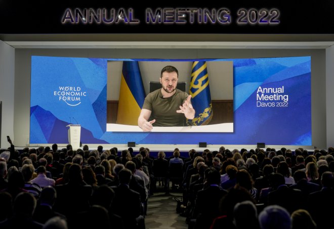 Ukrajinský prezident Volodymyr Zelenskyj promluvil v pondělí 23. května 2022 k účastníkům prestižního a tradičního Světového ekonomického fóra v Davosu.