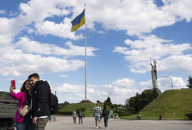 I v době války se obyvatelé Kyjeva chtějí scházet s přáteli, i natruc Vladimiru Putinovi.