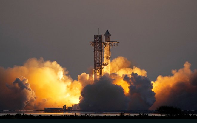 Musk staví další bránu do vesmíru. Za biliony