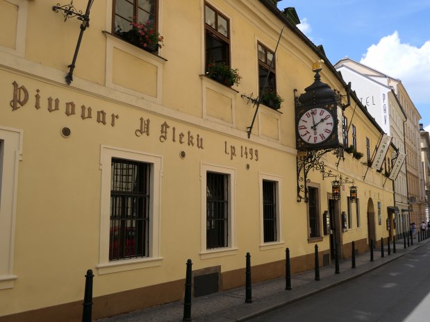 Pivovar U Fleků je jedním z nejstarších pivovarů v Praze. První zmínka je už z 15. století