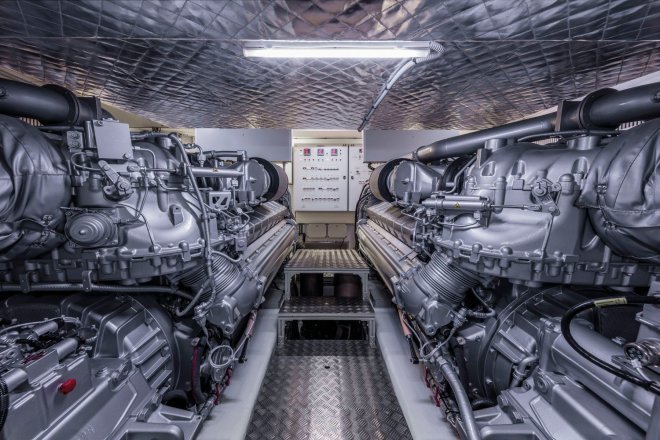 Rolls-Royce, výroba lodních motorů
